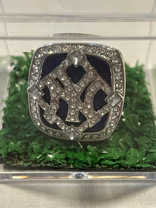 Derek Jeter Yankees 2009 World Series Replica Championsip Ring