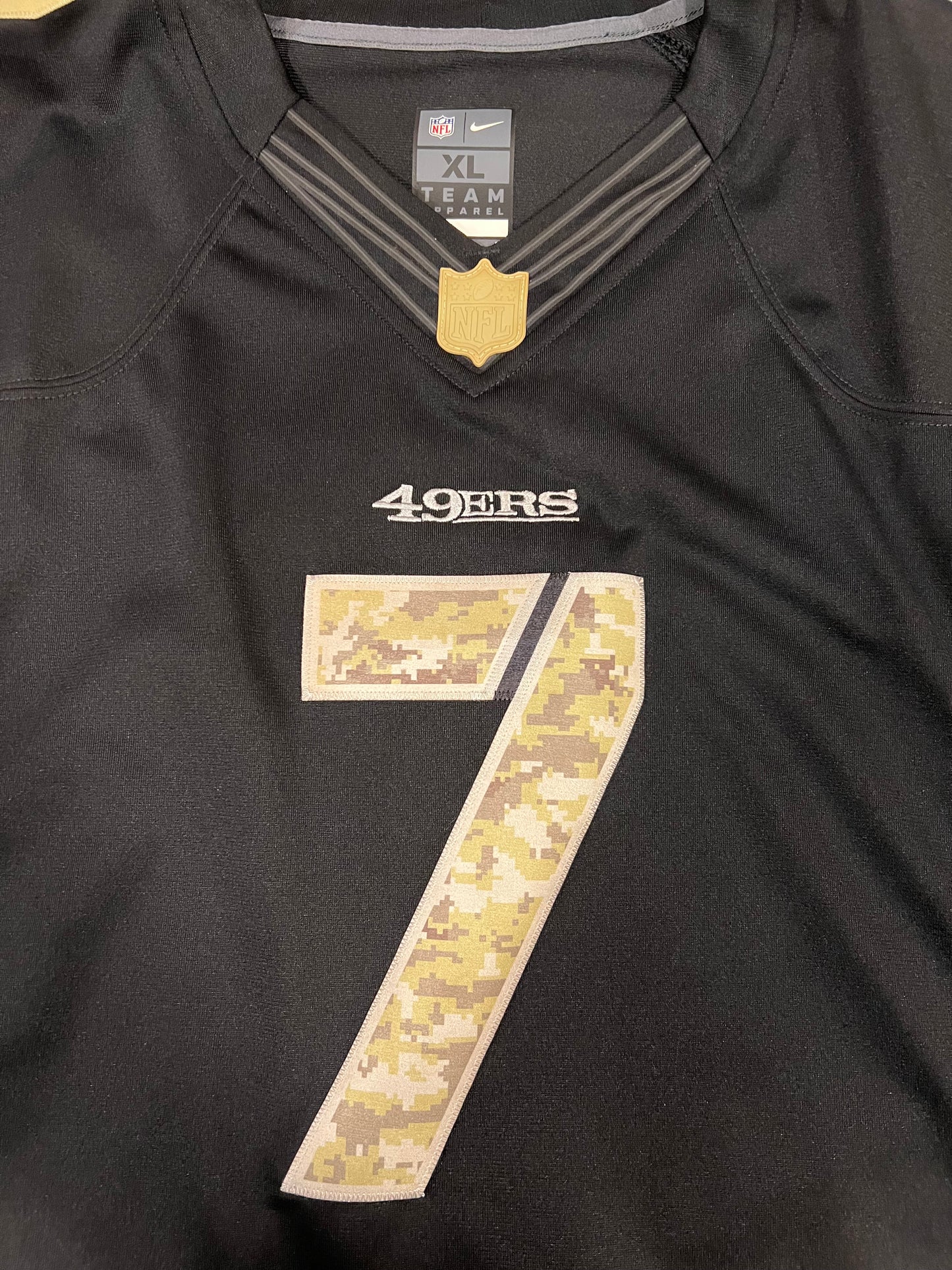 Colin Kapernick 49ers Salute to Service Stiched Mens XL Jersey