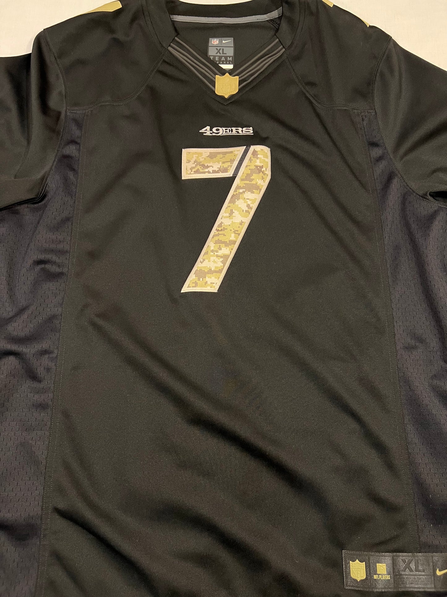 Colin Kapernick 49ers Salute to Service Stiched Mens XL Jersey